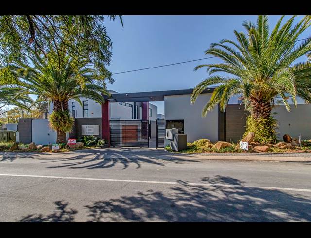 3 BEDROOM TOWNHOUSE FOR SALE IN SANDOWN